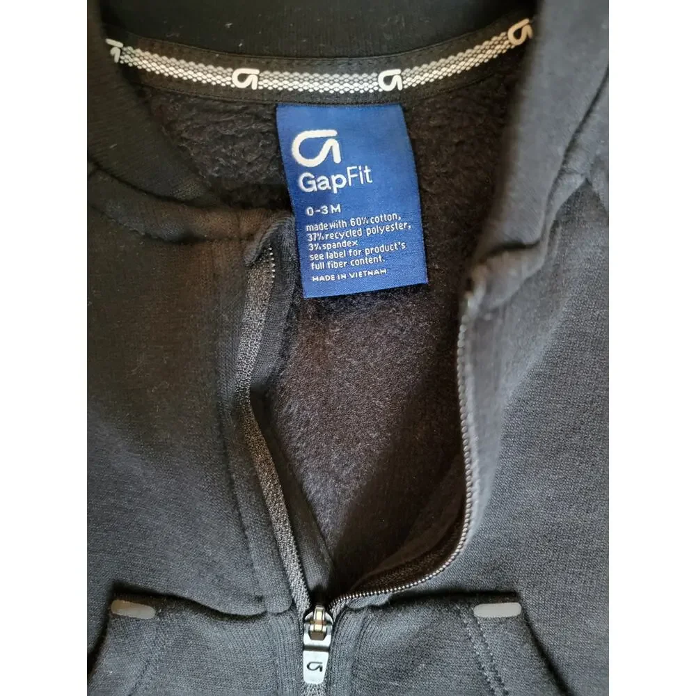 GapFit Baby True Black Cozy Fleece Lined One-Piece Jumpsuit Romper 0-3‎ Months